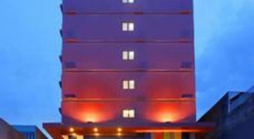 Amaris Hotel Pasar Baru Джакарта Экстерьер фото