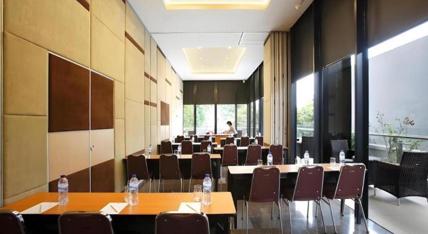 Amaris Hotel Pasar Baru Джакарта Экстерьер фото