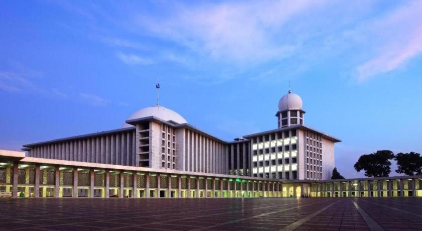 Amaris Hotel Pasar Baru Джакарта Экстерьер фото